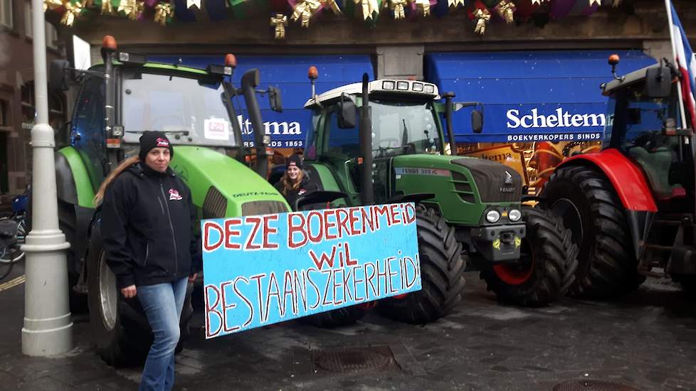 Rosalie Korrel, melkveehoudster uit Kockengen (UT): „Wij gaan moderne kerststallen opzetten. Daarbij nemen we een aantal dieren mee en daarmee hopen we de burger in contact te brengen met onze dieren. En dat ze door middel van het zien, het voelen, het ru