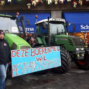 Rosalie Korrel, melkveehoudster uit Kockengen (UT): „Wij gaan moderne kerststallen opzetten. Daarbij nemen we een aantal dieren mee en daarmee hopen we de burger in contact te brengen met onze dieren. En dat ze door middel van het zien, het voelen, het ru