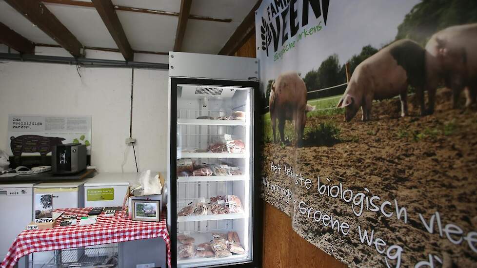 In de winkel verkoopt ze onder andere biologisch varkens-en rundvlees. De winkel is op zaterdagochtend van 9 tot 12 geopend, maar bestellingen kunnen ook online doorgegeven worden.