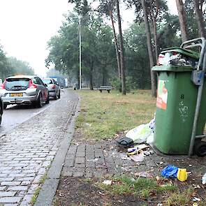 Uitpuilende vuilnisbakken en kapotte omheining zijn echt een groot risico