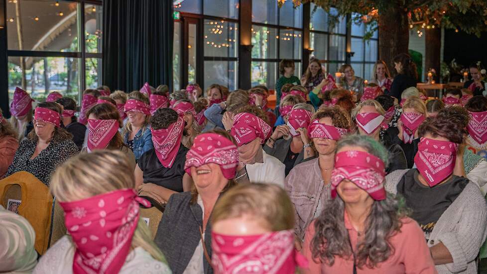 Tot slot het levensverhaal ‘Blind vertrouwen’ van Esther Crombag, auteur en spreekster, die zich, ondanks haar verlies van zicht op 11-jarige leeftijd, niet heeft laten weerhouden om een indrukwekkende carrière op te bouwen. „Ik kwam al snel tot de conclu