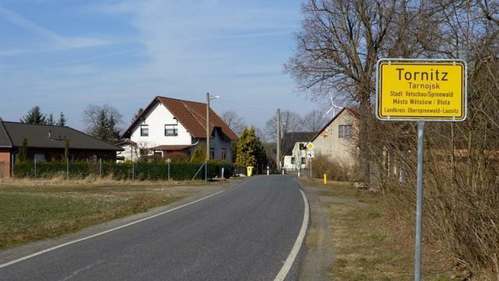 Met zijn gezin woont Marc Bolder op het varkensbedrijf in het dorpje Tornitz. Eric Arts woont op een uur rijden van het dorpje Tornitz. Naast mede-eigenaar van Bolart is Arts de voormalige zwager van Bolder. Samen met zijn ex-vrouw heeft Eric Arts drie ki