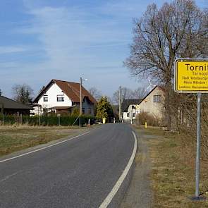 Met zijn gezin woont Marc Bolder op het varkensbedrijf in het dorpje Tornitz. Eric Arts woont op een uur rijden van het dorpje Tornitz. Naast mede-eigenaar van Bolart is Arts de voormalige zwager van Bolder. Samen met zijn ex-vrouw heeft Eric Arts drie ki