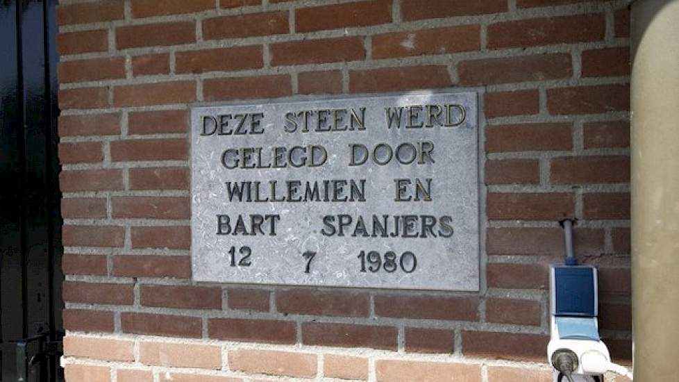 Het bedrijf werd in 1980 door de vader van Bart opgericht en na tien jaar maatschap heeft Bart het bedrijf in 2006 overgenomen. Tot medio 2013 bestond het bedrijf uit 200 zeugen en 1.100 vleesvarkens.