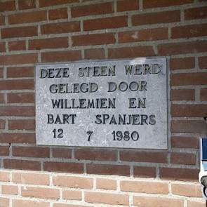 Het bedrijf werd in 1980 door de vader van Bart opgericht en na tien jaar maatschap heeft Bart het bedrijf in 2006 overgenomen. Tot medio 2013 bestond het bedrijf uit 200 zeugen en 1.100 vleesvarkens.