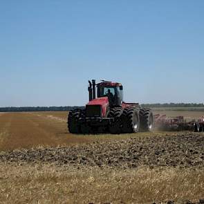 Oekraïne staat bekend als de ‘Graanschuur van Europa’. De grond staat bekend om zijn zwarte aarde en wordt geprezen om zijn vruchtbaarheid. Huizinga wil dit niet overdrijven. „De grond is niet vruchtbaarder dan in de Noordoostpolder en wij halen nooit de