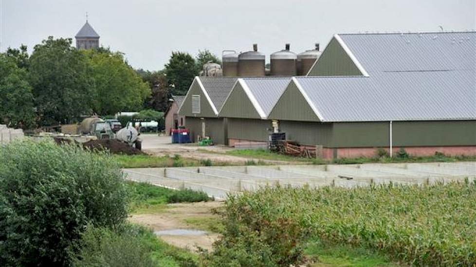 Dat had alles te maken met de aankoop van een verouderd bedrijf aan de Balgoijseweg. Hij had daar plannen voor een megastal met 11.000 vleesvarkens, maar kreeg te maken met verzet van omwonenden. De gemeente Wijchen ging uiteindelijk niet akkoord met de v