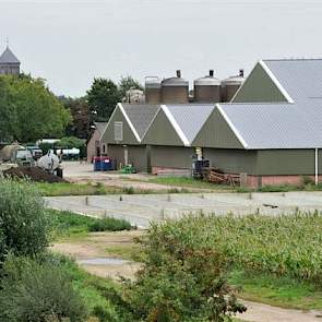 Dat had alles te maken met de aankoop van een verouderd bedrijf aan de Balgoijseweg. Hij had daar plannen voor een megastal met 11.000 vleesvarkens, maar kreeg te maken met verzet van omwonenden. De gemeente Wijchen ging uiteindelijk niet akkoord met de v