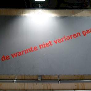 Om warmte uit een luchtkanaal of afdeling op te nemen, ontwikkelde Kleventa uit Lichtenvoorde een paneel. De panelen kunnen als radiator in een afdeling dienen of als biggen- onderkruip. De biggen onderkruipplaten zijn aan de bovenkant geïsoleerd en afgew