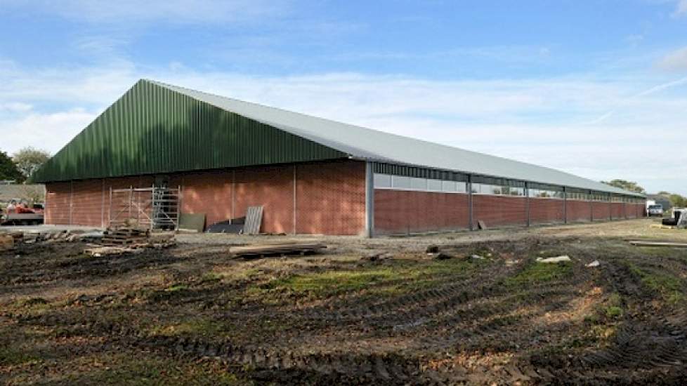 De familie Schepers, broers Marcel en Frank met hun ouders, heeft in Deurne een nieuwe stal voor 2.184 vleesvarkens gebouwd. Op andere locaties zijn nog een bedrijf met 500 zeugen en een gesloten bedrijf met 200 zeugen. De stal in Deurne is uitgerust met