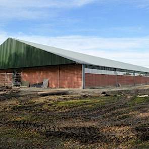 De familie Schepers, broers Marcel en Frank met hun ouders, heeft in Deurne een nieuwe stal voor 2.184 vleesvarkens gebouwd. Op andere locaties zijn nog een bedrijf met 500 zeugen en een gesloten bedrijf met 200 zeugen. De stal in Deurne is uitgerust met