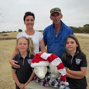 In Australië noemen ze hem geen Sander maar Alex, afgeleid van zijn tweede naam Alexander. Dit omdat Sander in het Engels een schuurmachine is. Sander en Jetty hebben twee dochters: Britt (9) en Anouck (7).