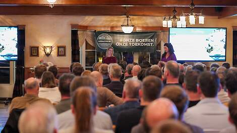 Video: Zo verliep het gesprek tussen Agractie-boeren en landbouwminister Wiersma in Markelo: 'Regels komen op het erf terecht'