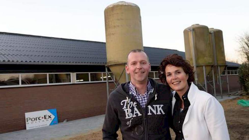 Bart en Lian Langerwerf in Boxtel hebben een nieuwe stal voor 500 zeugen gebouwd, die ook een dekstal, kraamhokken en een gespeende biggenafdeling herbergt. Met de ingebruikname van de nieuwe stal maakt de ondernemer de overstap van een regulier varkensbe