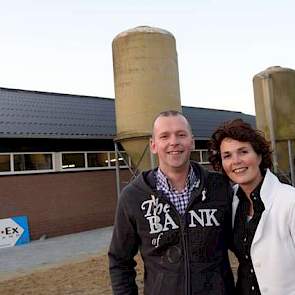 Bart en Lian Langerwerf in Boxtel hebben een nieuwe stal voor 500 zeugen gebouwd, die ook een dekstal, kraamhokken en een gespeende biggenafdeling herbergt. Met de ingebruikname van de nieuwe stal maakt de ondernemer de overstap van een regulier varkensbe