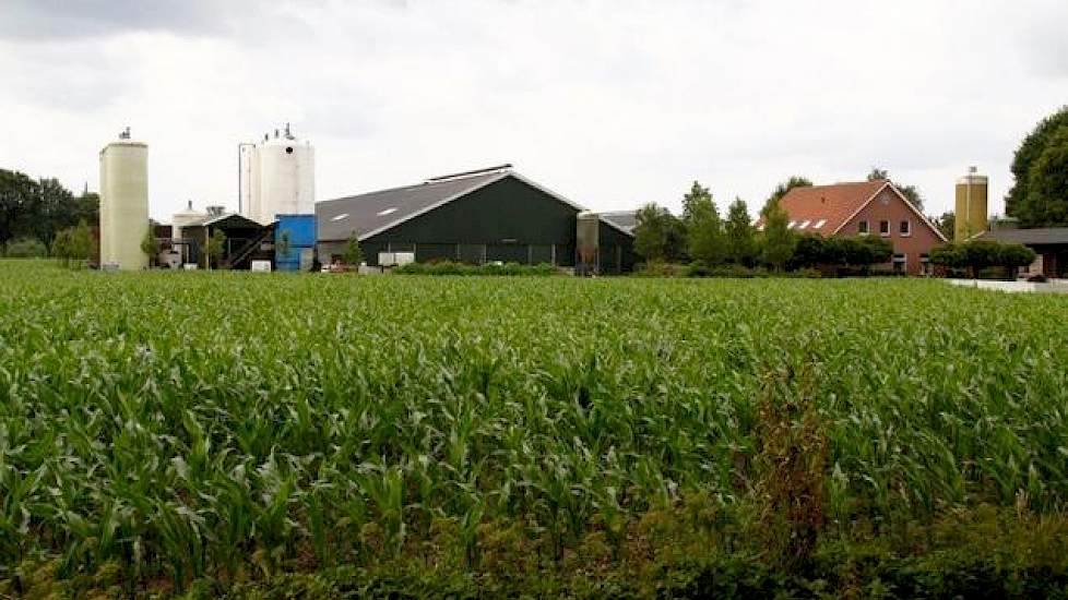 Aan het zo optimaal mogelijk laten draaien van de biologische mestverwerkingsinstallatie heeft de kalverhouder uit Groenlo een halve dagtaak. Ook moet hij dag en nacht paraat staan om eventuele storingen te verhelpen.  „Het is een installatie die je niet