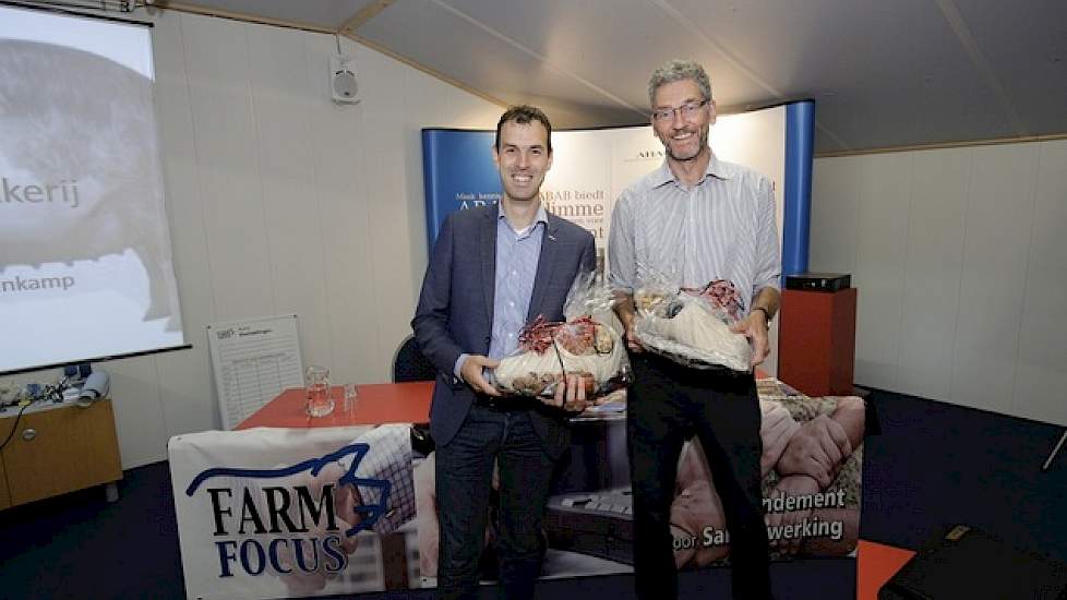 Alfred de Vries (r.) en Sander de Roos (l.) van CRV. Ze zijn specialisten in de rundveefokkerij en van deze mannen kunnen fokkers, subfokkers en zeugenhouders nog iets leren over de nieuwste technieken in de fokkerij. Sinds enkele jaren gebruikt CRV DNA-p