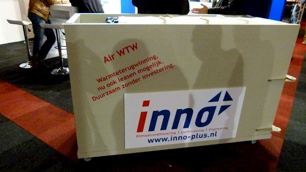 Inno+ introduceerde hun leaseconcept voor warmteterugwinning. „Energie besparen is een hot item in de varkenshouderij. Vooral zeugenhouders kunnen veel energie besparen op hun bedrijf”, volgens verkoopleider Roy Smets van Inno+. Varkenshouders kunnen sind