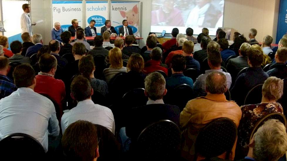 Ook kwam de discussie over castreren van beren nog op tafel. Steeds meer varkenshouders beginnen weer met castreren. Mark Tijssen noemt het een slechte ontwikkeling. „Beren zijn veel efficiënter en leveren meer rendement op. We kunnen maatschappelijk gezi