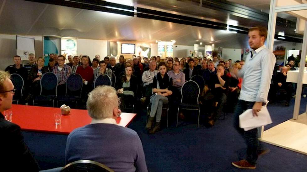 De avond werd om 20.00 uur afgetrapt door discussieleider en redacteur van Pig Business Ruben van Boekel. Voordat de gasten plaats namen aan de tafel kregen ze 30 seconden de tijd om hun voorgelegde stelling te pitchen.