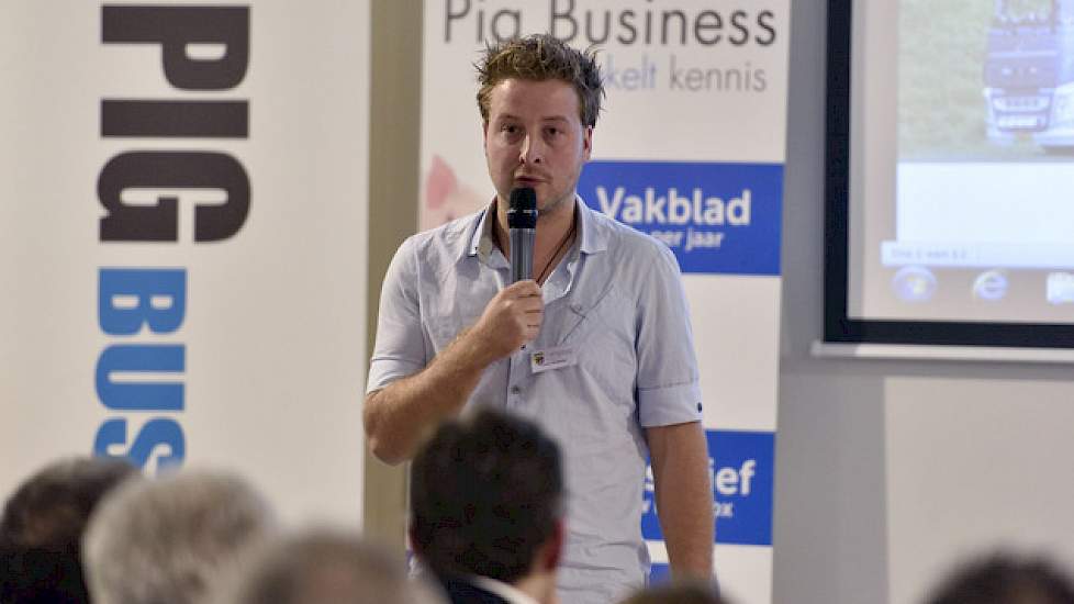 Pig Business redacteur Ruben van Boekel verwelkomt 130 varkenshouders en belangstellenden op de eerste Pig Business thema-avond in Zuid-Nederland.