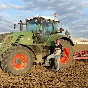 Ze verbouwen op hun grond korrelmaïs voor de voerproductie. Afgelopen jaar heeft is er 80 hectare bij gekocht door de familie Schotman. Ze hebben nu 120 hectare in eigendom en pachten nog eens 20 hectare grond. De komende jaren willen ze hun grondareaal v