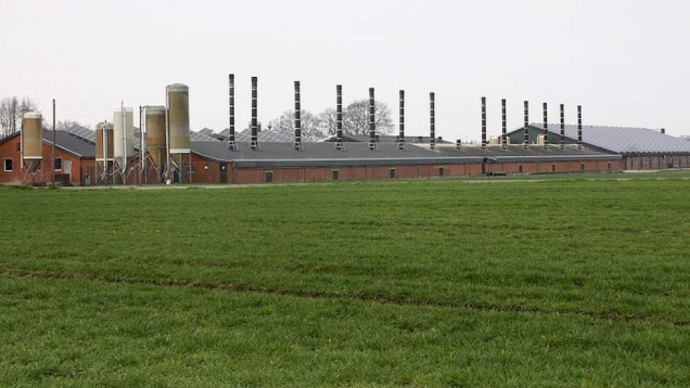 In 1999 valt Onderdijks oog op het voormalige pluimveebedrijf in Südlohn. Ze kopen het bedrijf en bouwen het om tot vleesvarkensstal voor 1.300 dieren. Drie jaar later vindt de volgende uitbreiding in vleesvarkens plaats en komt er een nieuwe stal bij voo