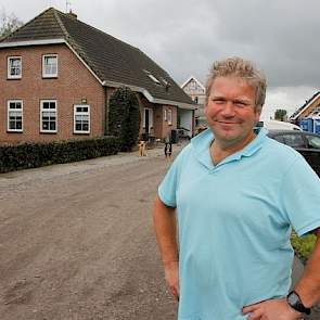 Klaas Mijnheer (49) en zijn vrouw Jennie (45) hebben een varkensbedrijf met 350 zeugen, 1.200 gespeende biggen en 1.200 vleesvarkens in het Overijsselse Rouveen. Op 16 september opent de familie de nieuwe zeugenstal.