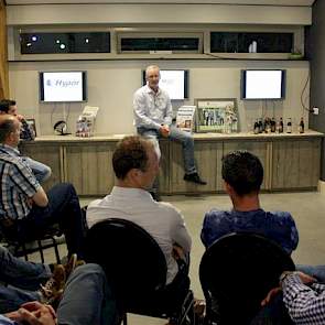 Dierenarts Chrys Charpentier van VGTZ legde ook een min of meer ‘open deur’ stelling op tafel: Met diergezondheid valt op een varkensbedrijf nog steeds winst te behalen’. „Daar sta ik volledig achter”, reageerde de dierenarts direct. „Op elk bedrijf moet