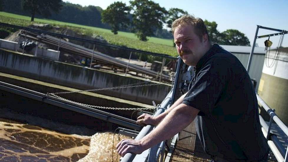 Varkenshouder en akkerbouwer Willy de Beer uit Leende heeft voor zijn nieuwe stal allerlei innovatieve systemen bedacht en uitgevoerd.