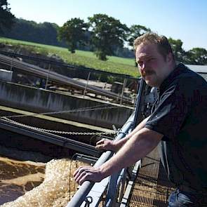 Varkenshouder en akkerbouwer Willy de Beer uit Leende heeft voor zijn nieuwe stal allerlei innovatieve systemen bedacht en uitgevoerd.