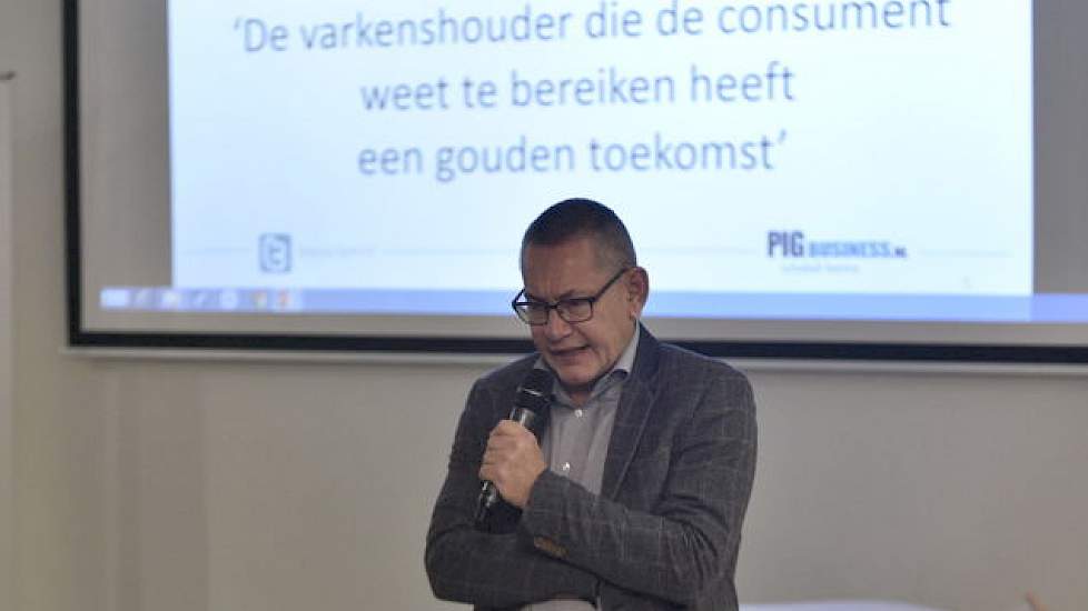 Volgens Gé Backus, directeur van Connecting Agri & Food heeft de varkenshouder die de consument weet te bereiken een goede toekomst. Een deel van de varkenshouders kan volgens hem onderscheiden met een product dat qua smaak en goed gevoel anders is. Bijvo