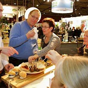 Traditioneel is er veel te proeven op de biologische vakbeurs. De beurs trekt handel en horeca.