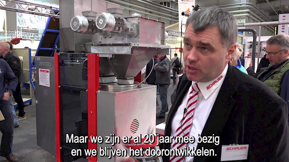 Aangepaste voerinstallatie van Schauer @EuroTier 2016 - www.pigbusiness.nl